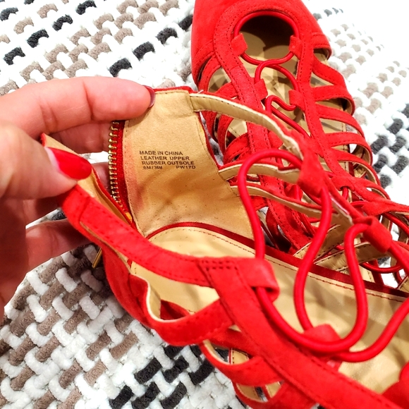 Red shoes - Picture 2 of 4